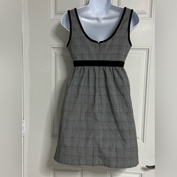 H- HOLIDAY Academia Houndstooth Plaid Velvet Trim Midi Dress - Picture 8 of 8